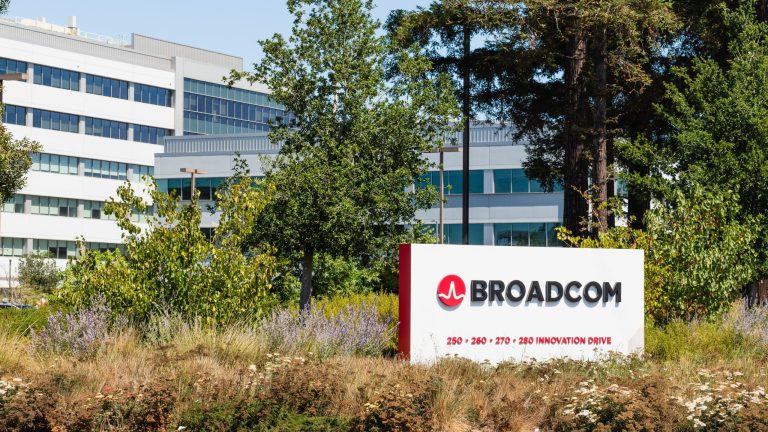 Broadcom shares surge 10% after Q1-print: buy, sell or hold?