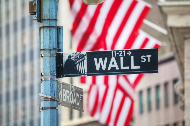 TLT ETF forms rare bullish pattern as outflows rise