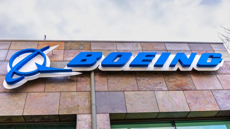 Boeing stock price analysis amid tariff-related risks