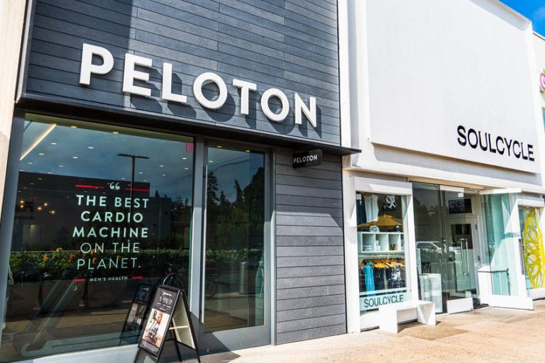 Peloton stock price has crashed: buy the dip or sell the rip?