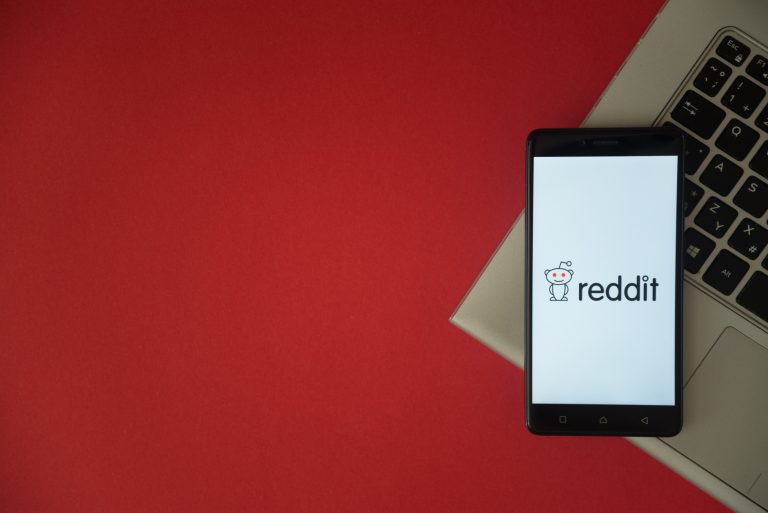 Reddit is attracting ad dollars: will RDDT shares rally further in 2025?